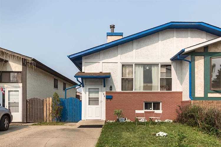 158 Castlebrook Rise NE Calgary, AB T3J 1P1