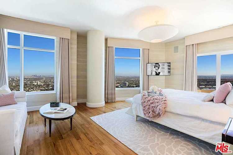 1 W Century Dr #28B Los Angeles, CA 90067