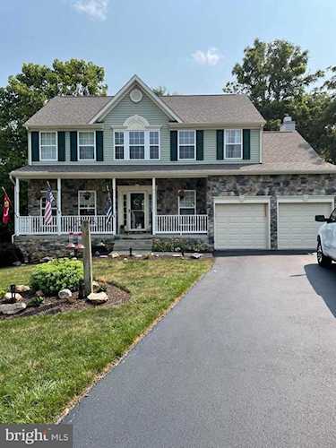 35 La Quinta Court Charles Town, WV 25414