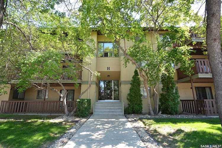 1121 Mckercher Dr Saskatoon, SK S7H 5B8