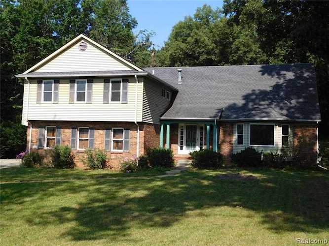 8466 Pawnee Trl Hamburg Twp, MI 48169 | MLS 2210057503 Photo 1