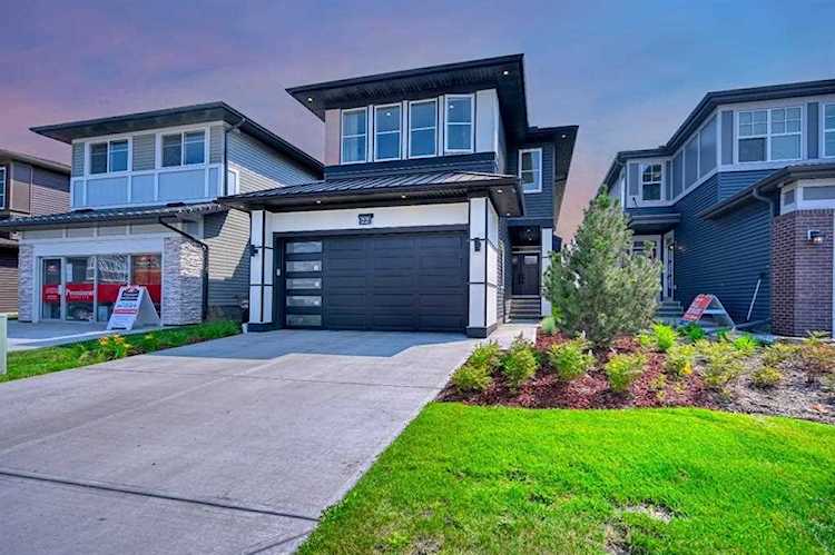 22 Savanna Gardens NE Calgary, AB T3J 0Z1