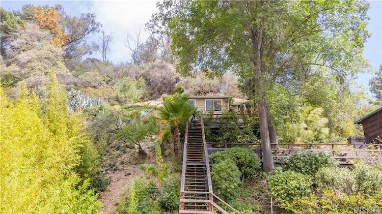 10499 Selkirk Ln Los Angeles, CA 90077