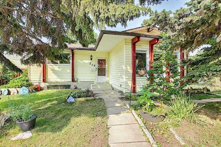 319 Pinegreen Close NE Calgary, AB T1Y 1W4