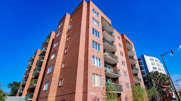 555 S River Rd #306 Des Plaines, IL 60016