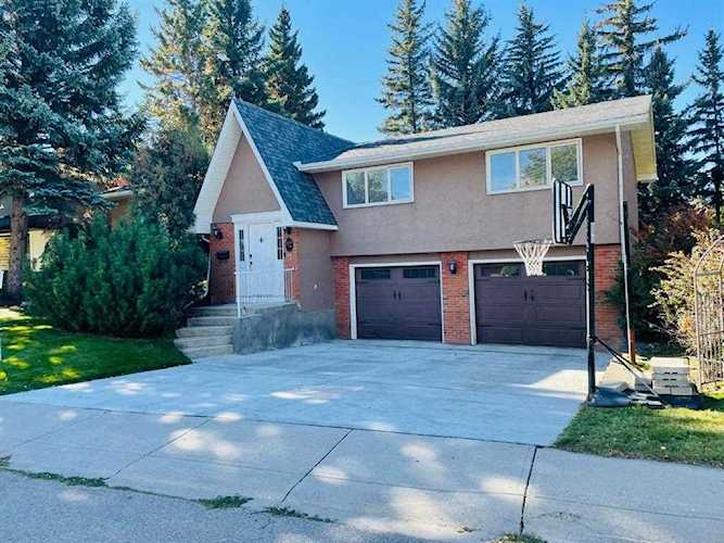 52 Baycrest Place SW Calgary, AB T2V 0K6