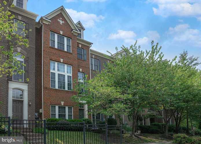 12256 Water Elm Ln Fairfax, VA 22030 | MLS ® VAFX2008934 Photo 1