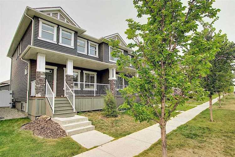 226 Redstone Dr NE Calgary, AB T3N 1B5