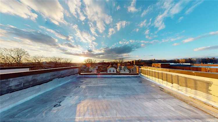 31-22 60th St Woodside, NY 11377