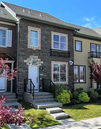 492 Quarry Park Blvd SE Calgary, AB T2C 5G6