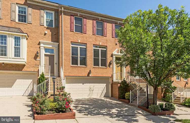 8504 Harvest Oak Dr Vienna, VA 22182 | MLS ® VAFX2008916 Photo 1