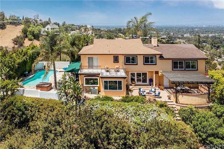 12486 Viewcrest Rd Studio City, CA 91604