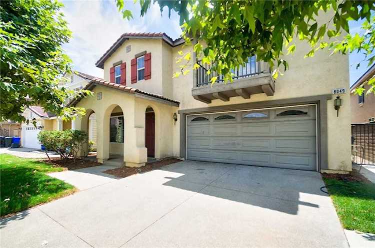 8049 Jamestown Circle Fontana, CA 92336