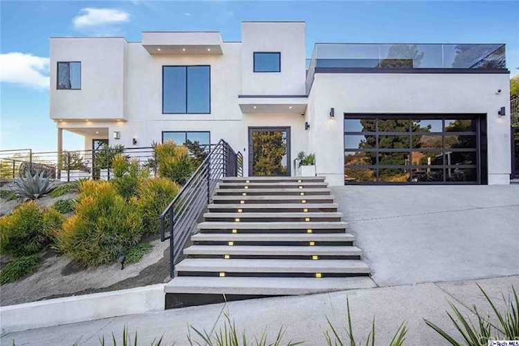 3255 Canyon Lake Dr Hollywood Hills, CA 90068