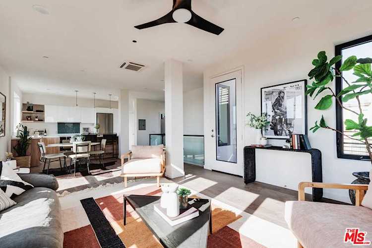 1359 Douglas St Los Angeles, CA 90026