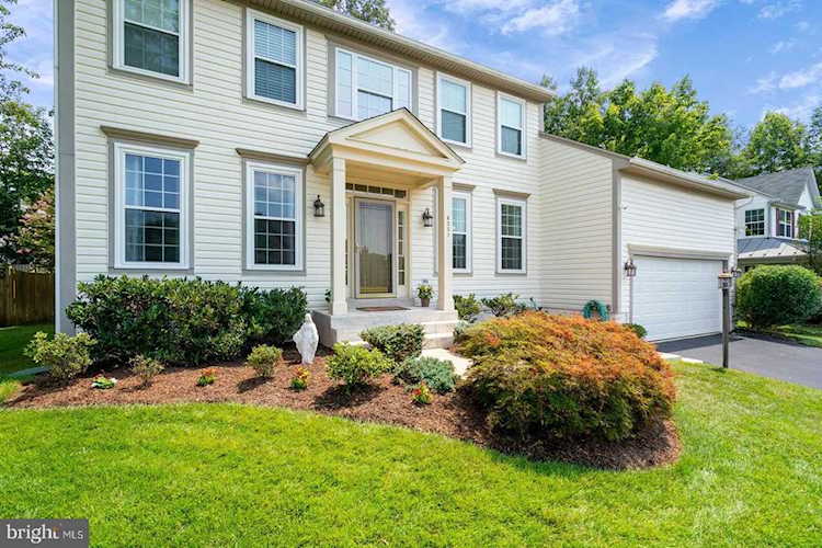 8251 Katie Lynn Ct Gainesville, VA 20155 | MLS ® VAPW2003848 Photo 1