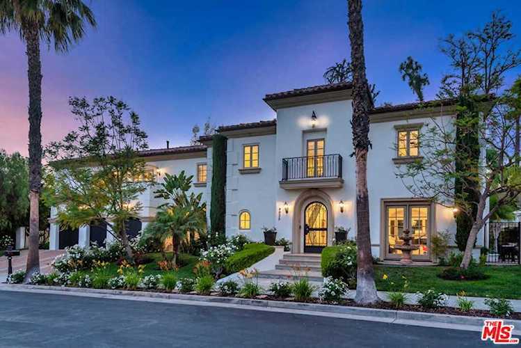 4935 Avenida Oriente Tarzana, CA 91356