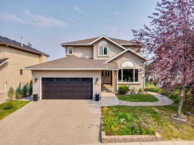 468 Mckenzie Lake Bay SE Calgary, AB T2Z 2H4