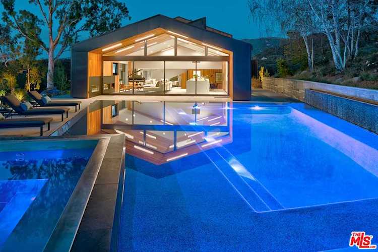 1178 Stunt Rd Calabasas, CA 91302