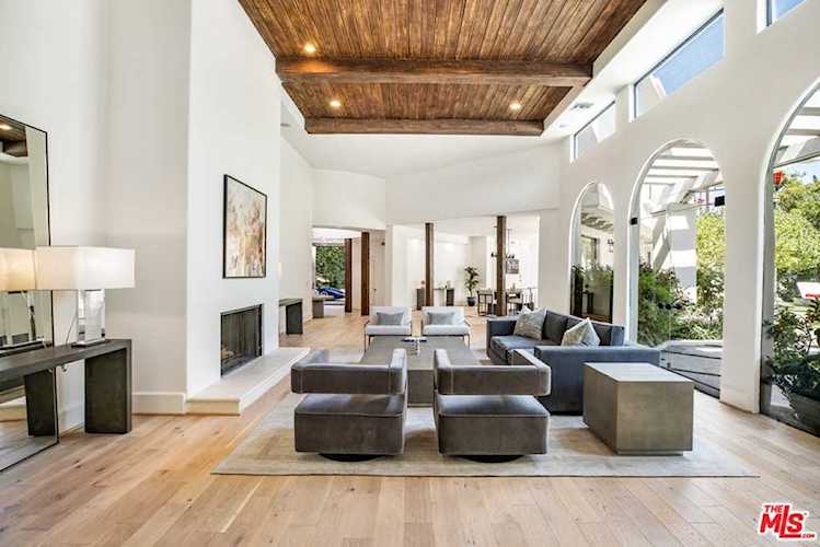1571 Tower Grove Dr Beverly Hills, CA 90210