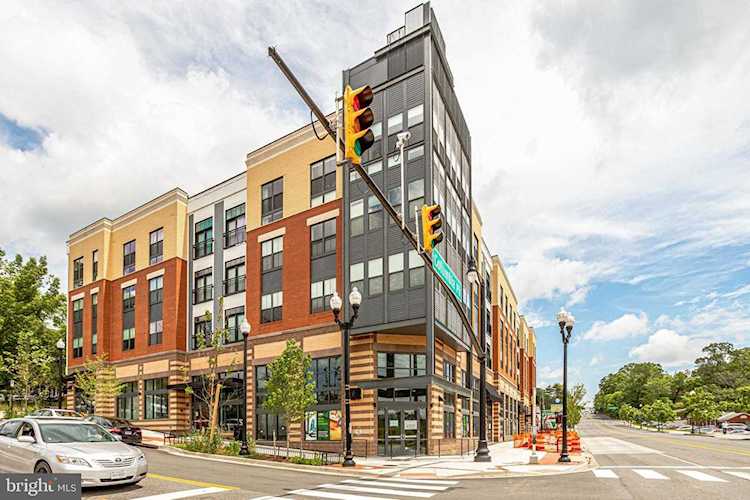 989 Buchanan St S #222 Arlington, VA 22204