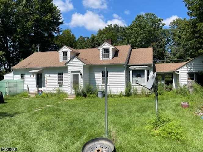 18 Lincoln Pl Newton Town, NJ 07860
