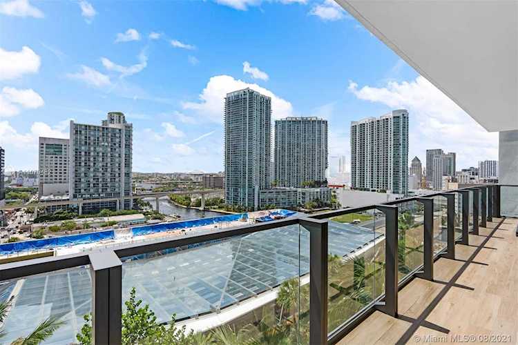 68 SE 6th St #1104 Miami, FL 33131