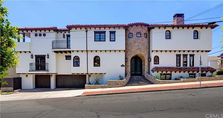 1145 Fisher Ave Manhattan Beach, CA 90266