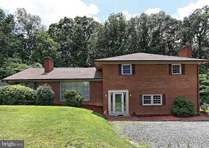 11615 Olympic Dr Manassas, VA 20112 | MLS ® VAPW522316 Photo 1