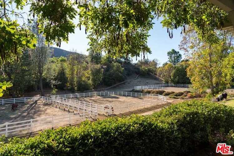2121 Mckain St Calabasas, CA 91302