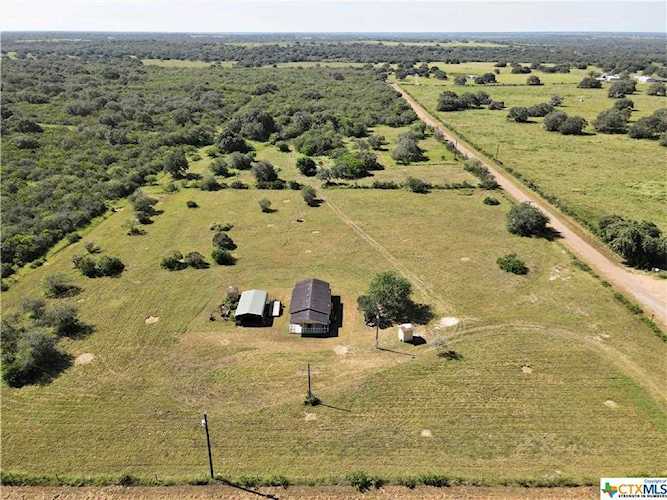 3001 Oil Field Rd Goliad, TX 77963
