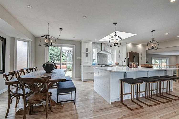 79 Lake Sundance Place SE Calgary, AB T2J 2S9