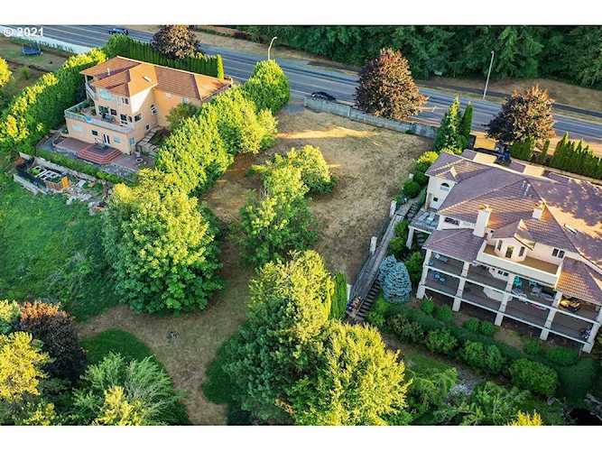 2111 NW Lake Rd Camas, WA 98607
