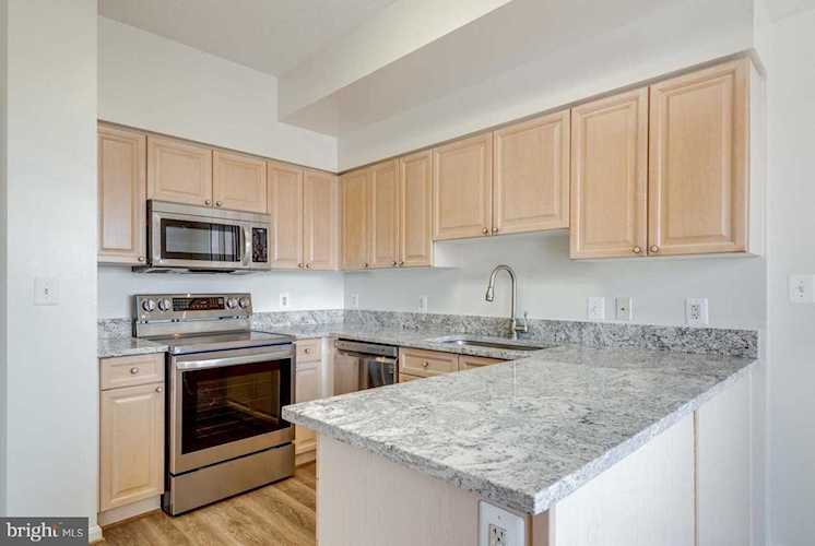 19365 Cypress Ridge Terrace #816 For Sale in Leesburg Photo 1
