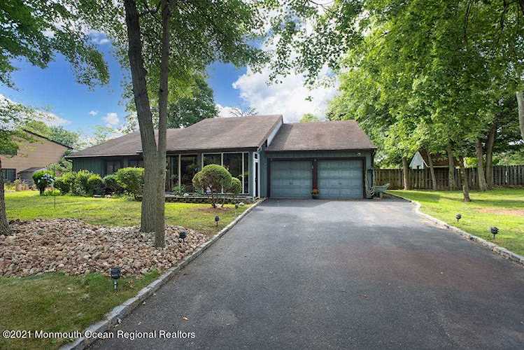 1 Scenic Ln Matawan, NJ 07747
