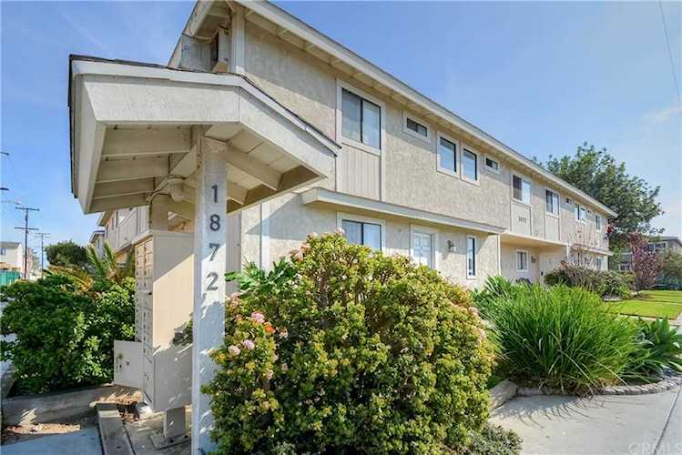 1872 Monrovia Ave #13 Costa Mesa, CA 92627