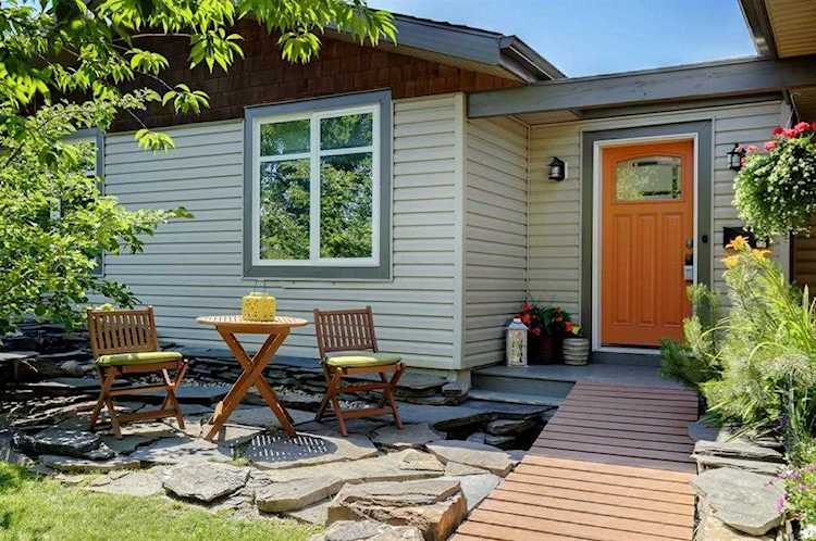 4151 42 St SW Calgary, AB T3E 3N2