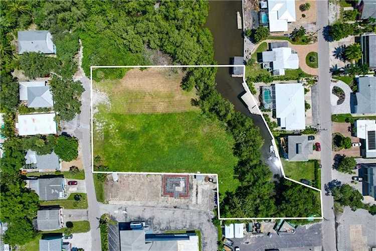 170 Chapel St Fort Myers Beach, FL 33931