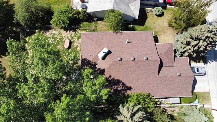 143 Douglasbank Dr SE Calgary, AB T2Z 1X7