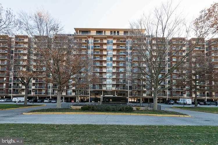 1300 Army Navy Dr #125 Arlington, VA 22202