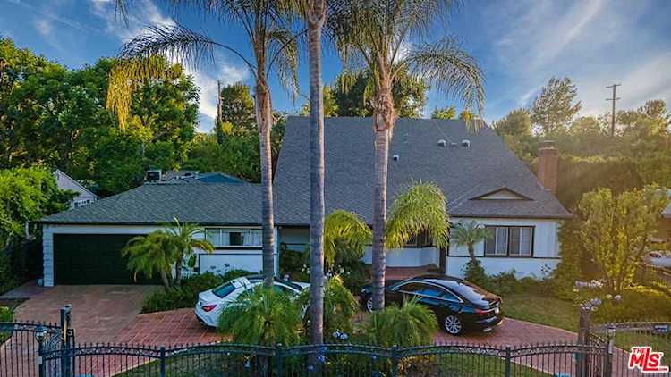 5921 Hillview Park Ave Valley Glen, CA 91401