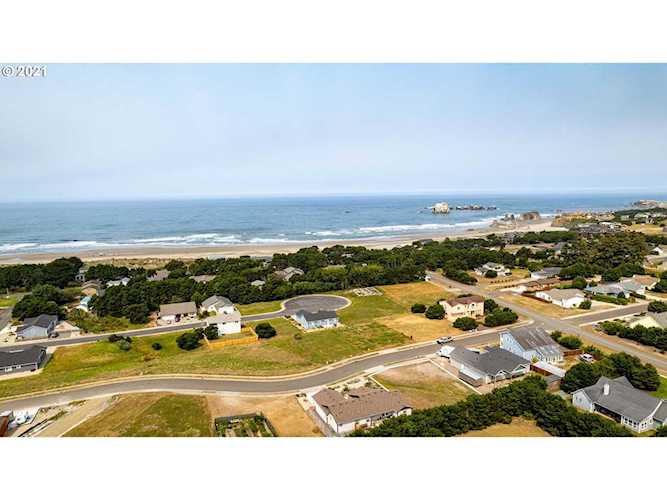 3113 Lincoln Ave Bandon, OR 97411 | MLS 21516063 Photo 1