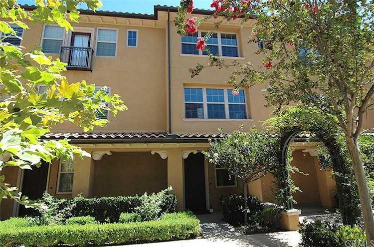 59 Long Meadow #4 Irvine, CA 92620 | MLS OC21164530 Photo 1