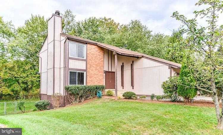 2304 Malraux Dr Vienna, VA 22182 | MLS ® VAFX2005658 Photo 1