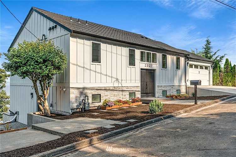 2327 Hughes Ave SW Seattle, WA 98116