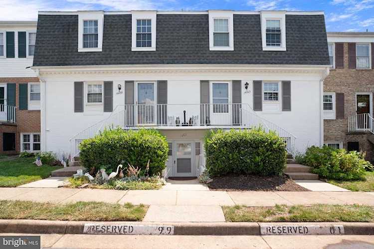 14501 Rustling Leaves Ln Centreville, VA 20121 | MLS® VAFX2013540 Photo 1