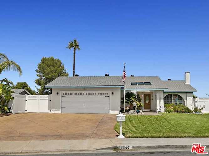 22344 Melodi Ln Santa Clarita, CA 91350 | MLS 21763198 Photo 1