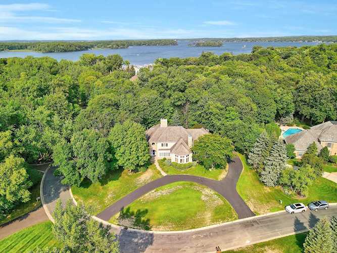 15 Gideons Point Road Tonka Bay, MN 55331