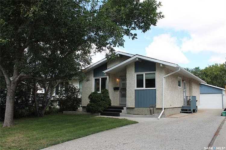 10 Cottonwood Bay Regina, SK S4X 2B2