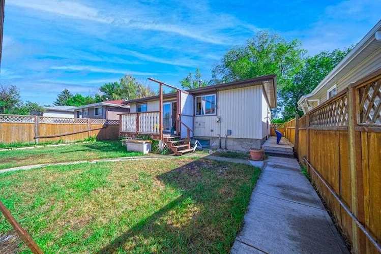 3439 30A Ave SE Calgary, AB T2B 0H7